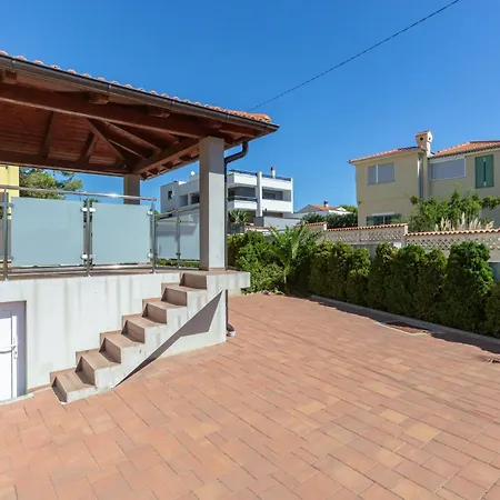 Tina - A4 Second Floor - Mpolo Apartmán