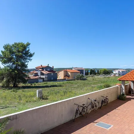Tina - A4 Second Floor - Mpolo Apartment *
